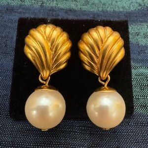 Vintage Elegant Gold and Pearl Earrings